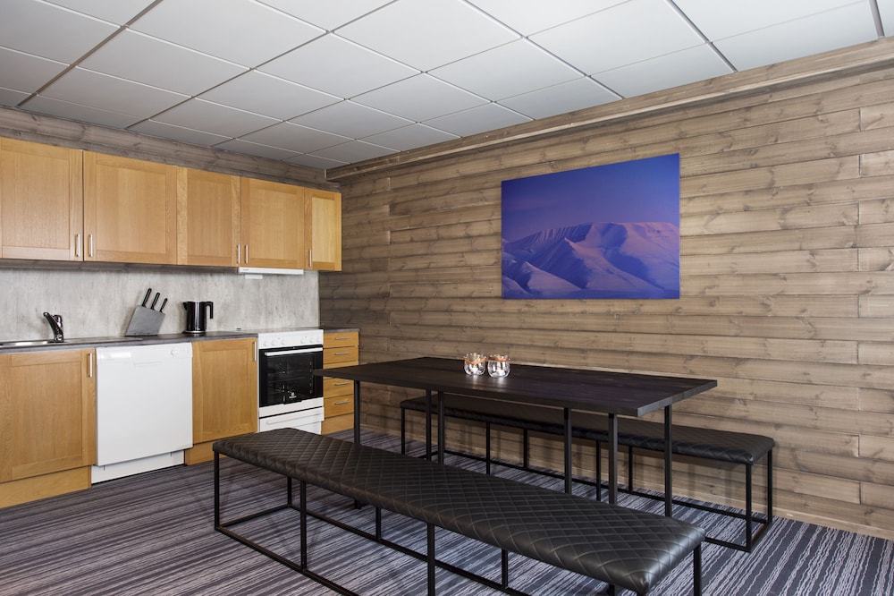 svalbard hotell lodge