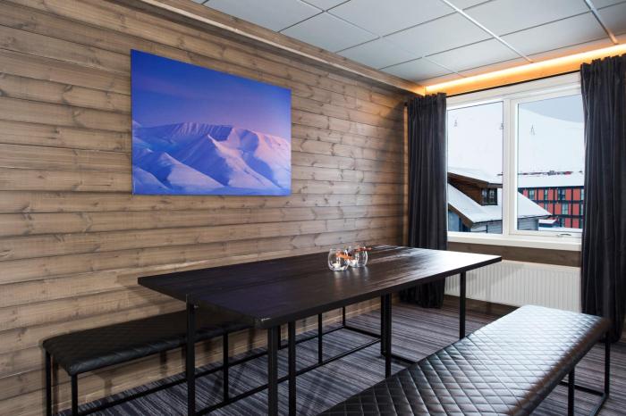 svalbard hotell lodge