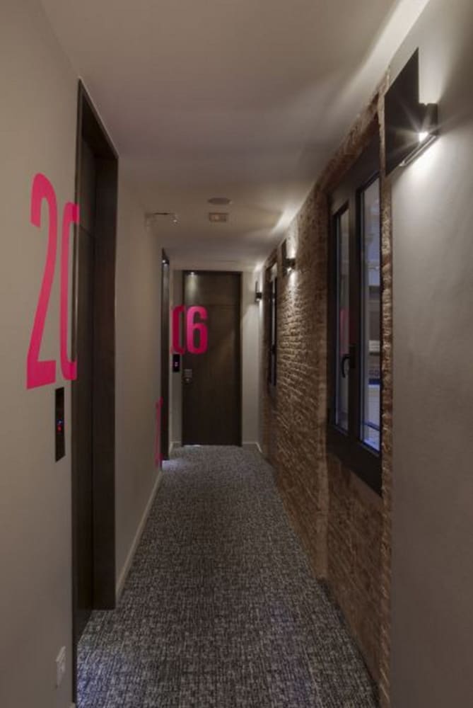 toc hostel barcelona