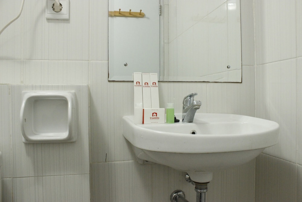 modern 2br apartment at newton residence