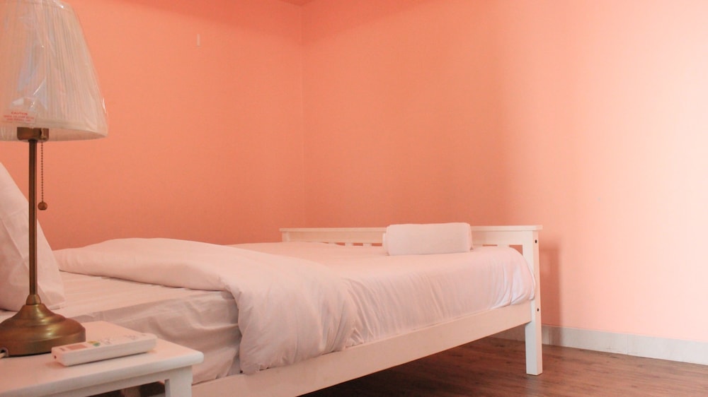 modern 2br apartment at newton residence