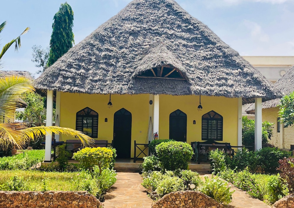 kiwengwa bungalow boutique resort