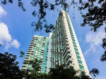 homey studio room tree park apartment near bsd city