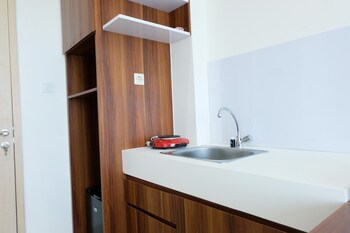 homey studio room tree park apartment near bsd city