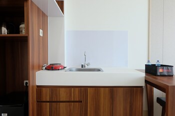 homey studio room tree park apartment near bsd city