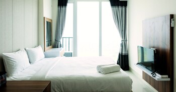 homey studio room tree park apartment near bsd city