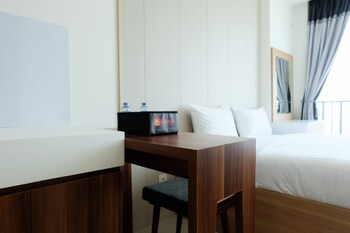 homey studio room tree park apartment near bsd city
