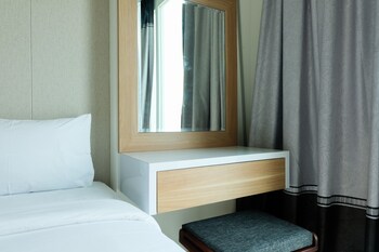 homey studio room tree park apartment near bsd city