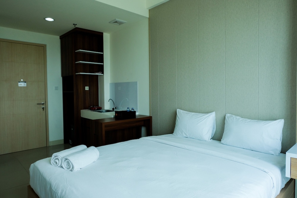 homey studio room tree park apartment near bsd city