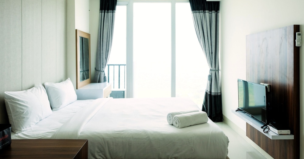 homey studio room tree park apartment near bsd city
