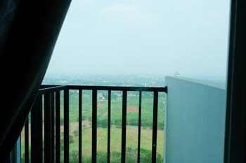homey studio room tree park apartment near bsd city