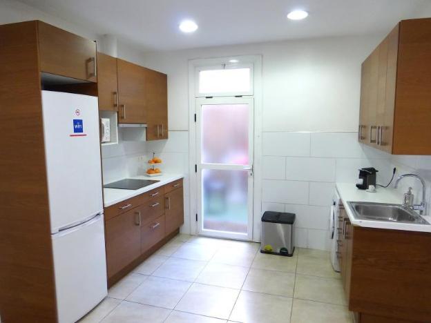 aptbcn super balmes guest house