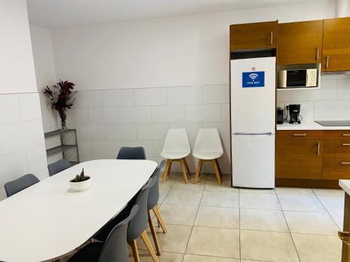 aptbcn super balmes guest house