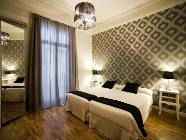 aptbcn super balmes guest house