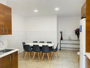 aptbcn super balmes guest house