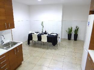 aptbcn super balmes guest house