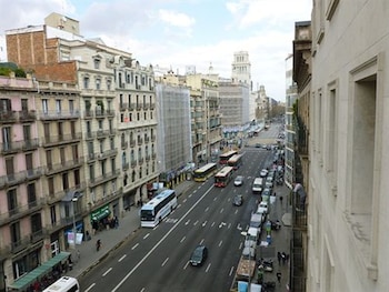 aptbcn super balmes guest house