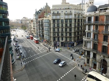 aptbcn super balmes guest house