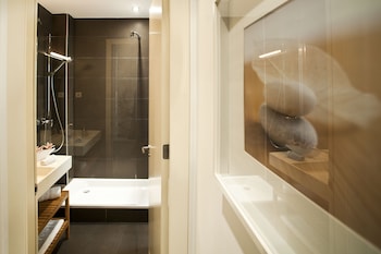 aptbcn super balmes guest house