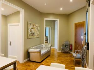 aptbcn super balmes guest house