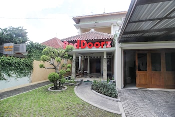 reddoorz plus tegal panggung