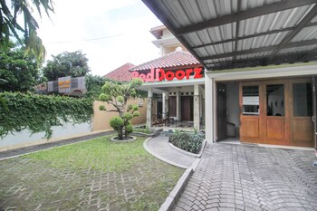 reddoorz plus tegal panggung