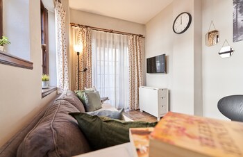 cicerone apart