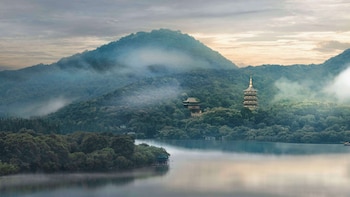 atour hotel pinghai road west lake hangzhou