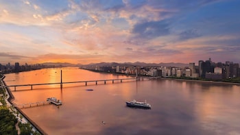 atour hotel pinghai road west lake hangzhou