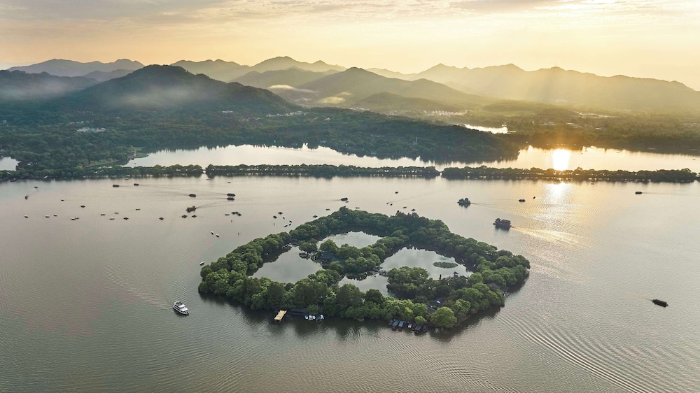 atour hotel pinghai road west lake hangzhou