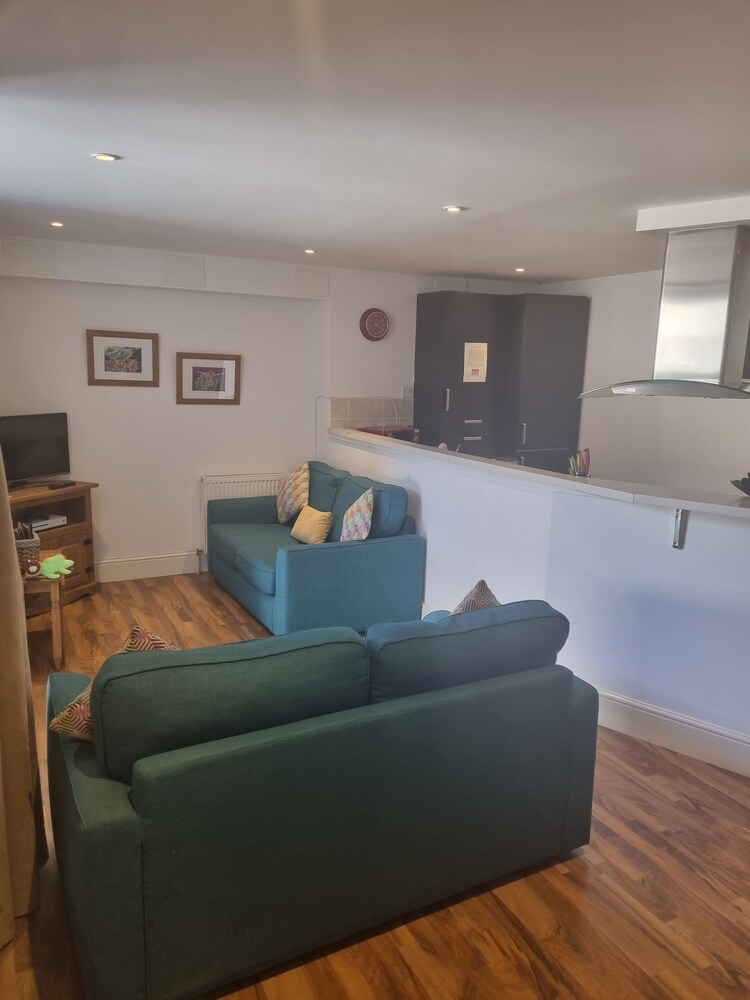 stunning spacious apartment on river ness