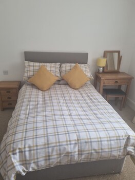 Stunning Spacious Apartment On River Ness,8 Bell Tower,0 star