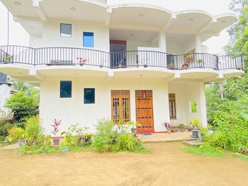 Lotus Grand Rest,Thalaramba>>Mirissa,3 star