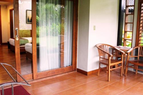 manohara resort