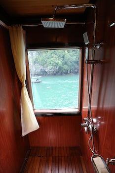 renea cruises halong