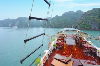 renea cruises halong