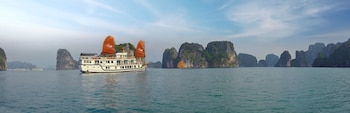 renea cruises halong