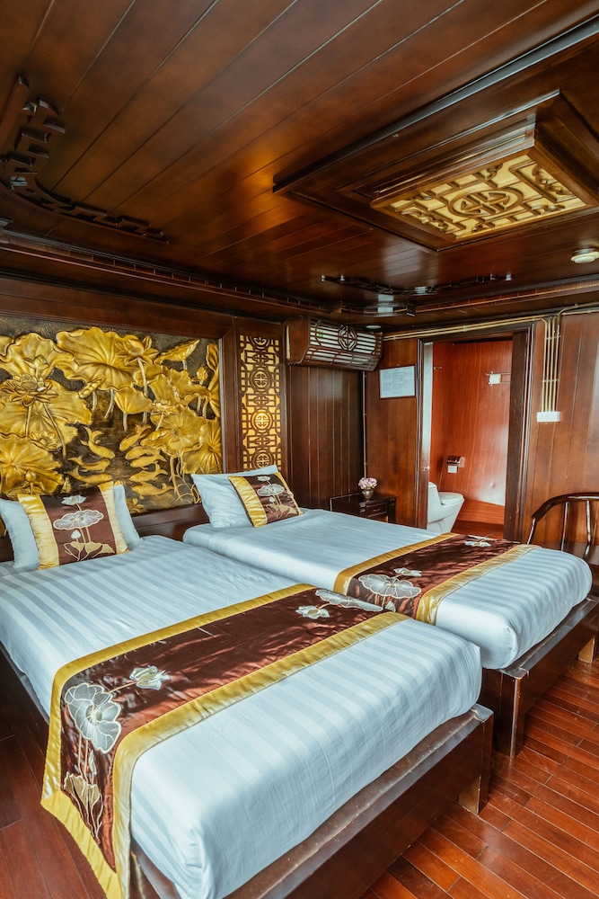 renea cruises halong