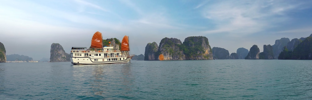 renea cruises halong
