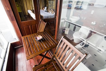 renea cruises halong