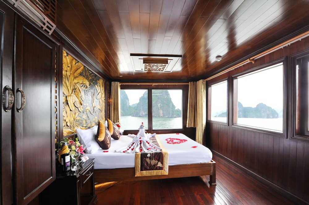 renea cruises halong
