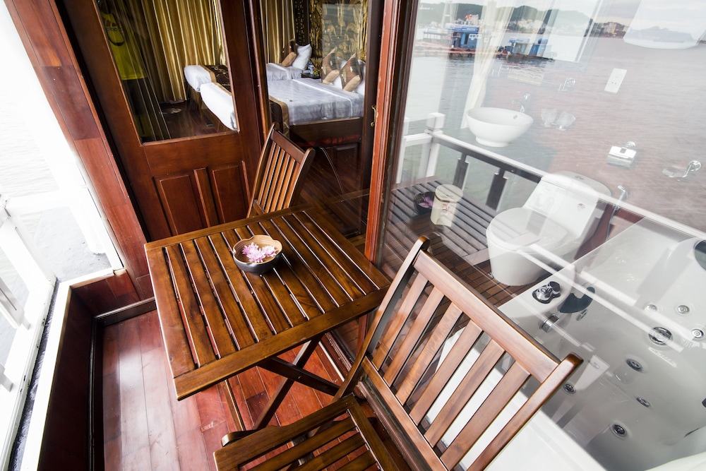 renea cruises halong