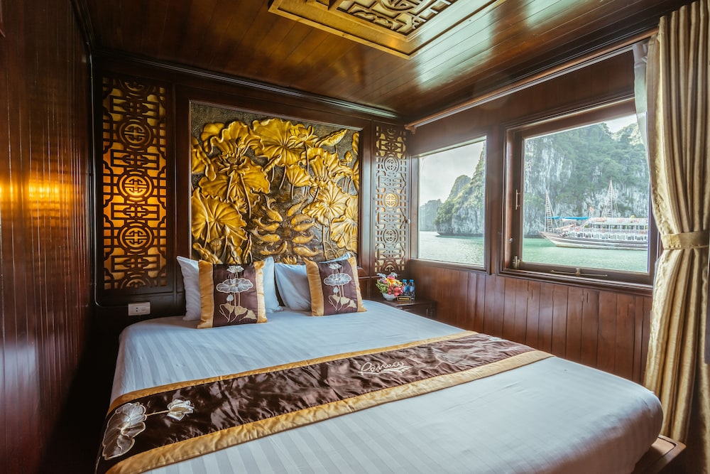 renea cruises halong