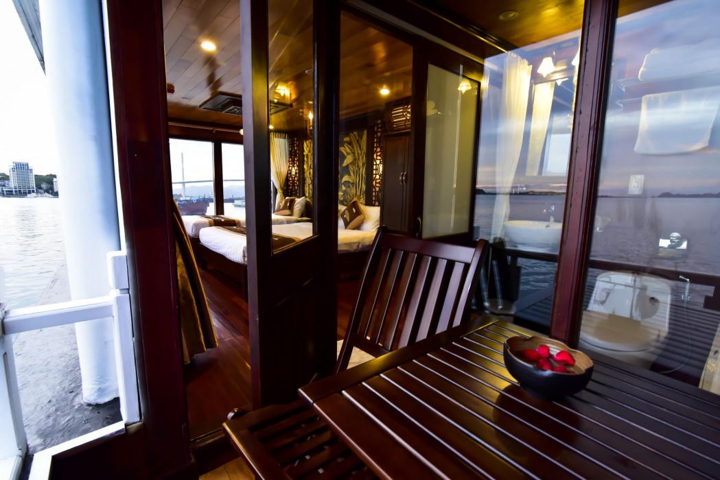 renea cruises halong