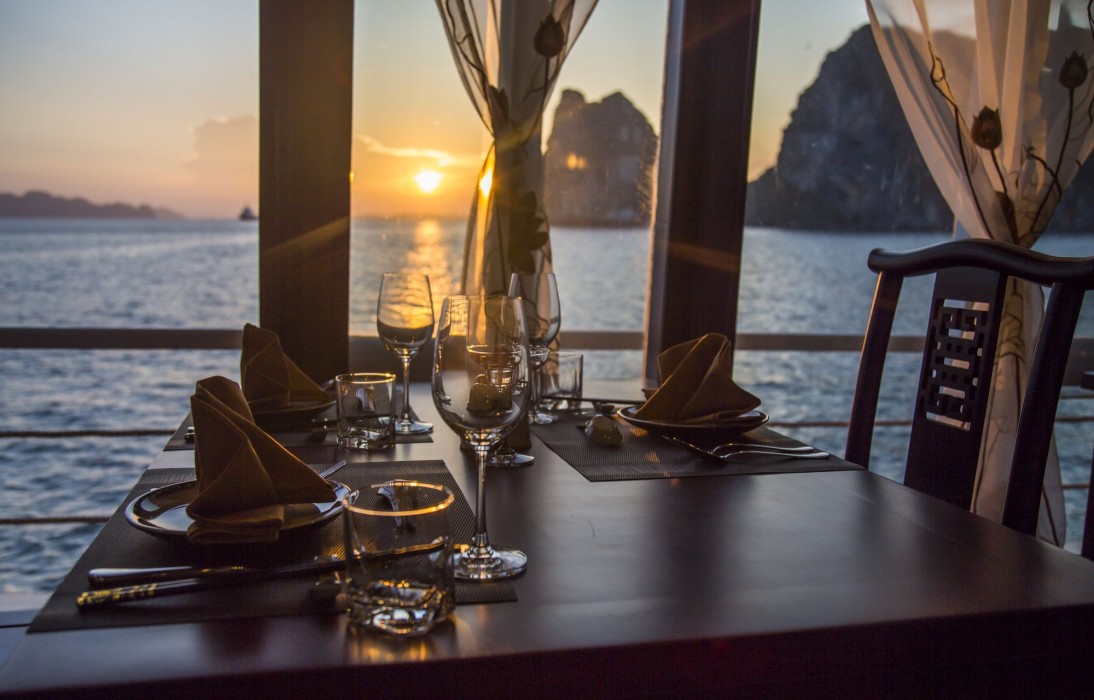 renea cruises halong