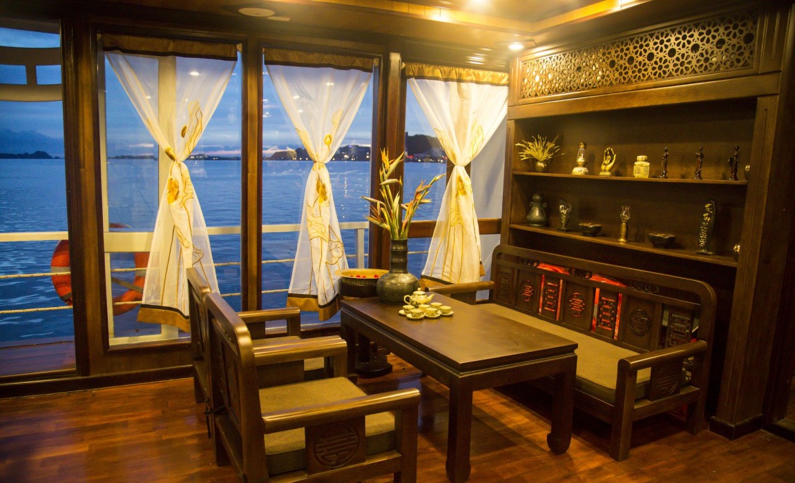 renea cruises halong