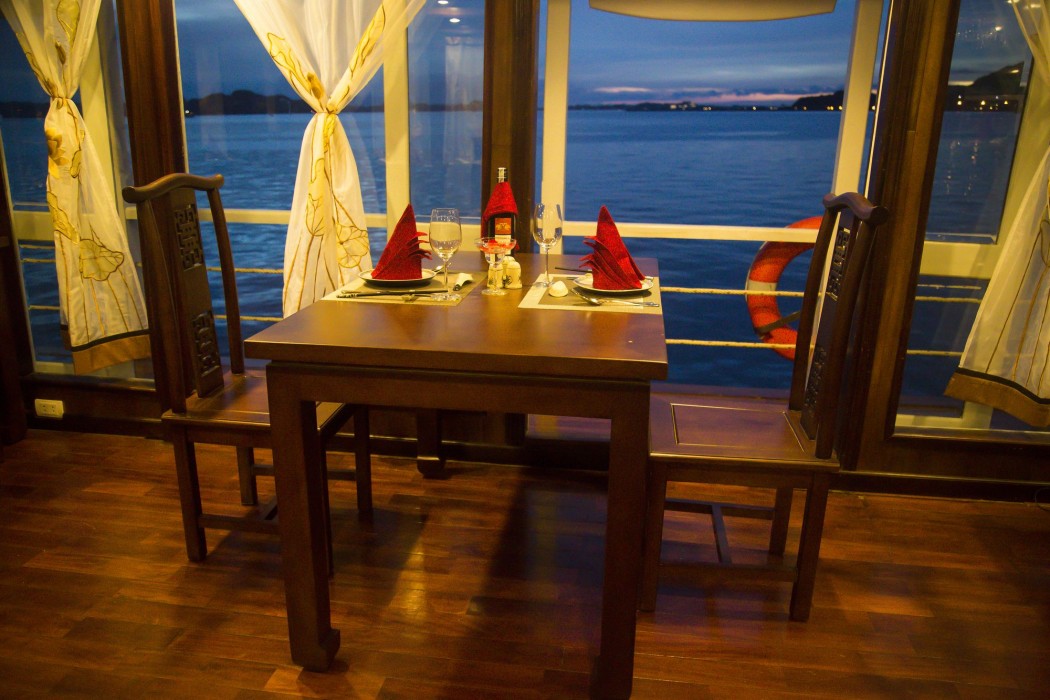 renea cruises halong