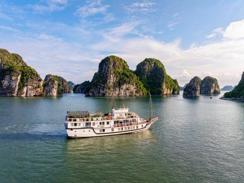 renea cruises halong