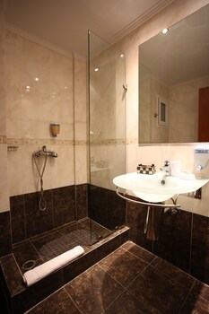 anastazia luxury suites and rooms
