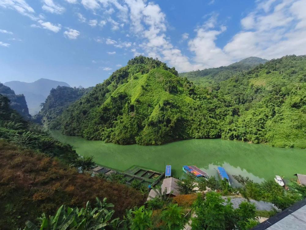 hg hostel and motobikes